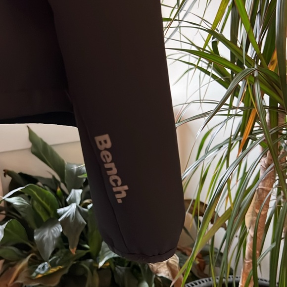 Bench jacket size extra large black outside, gray interior excellent condition - Picture 4 of 12